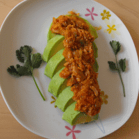 Aguacate con ají de pescado